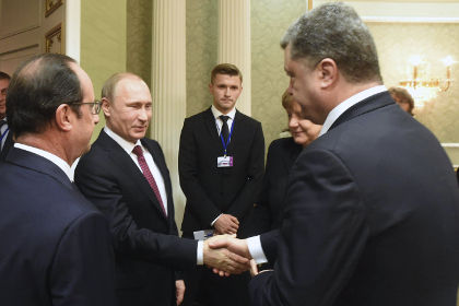 Все телевизионные СМИ Украины «не заметили» момент рукопожатия.