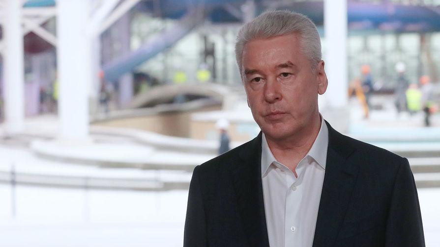 Мэр Москвы рассказал о "чемодане вирусов" из Куршевеля.