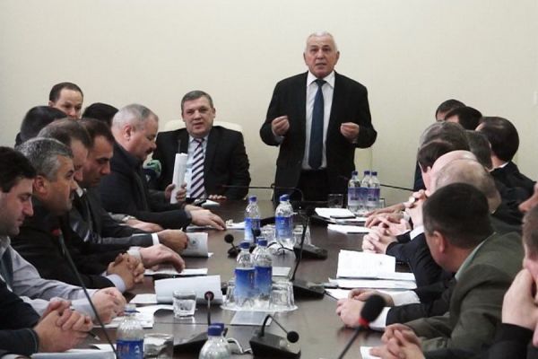 Политик обратил внимание на то, что «на прошлой неделе депутаты Народного собрания Гагаузии от Демократической партии и группа Константинова повторяли слова Гимпу, главного униониста и румына в парламенте, выступающего против России».