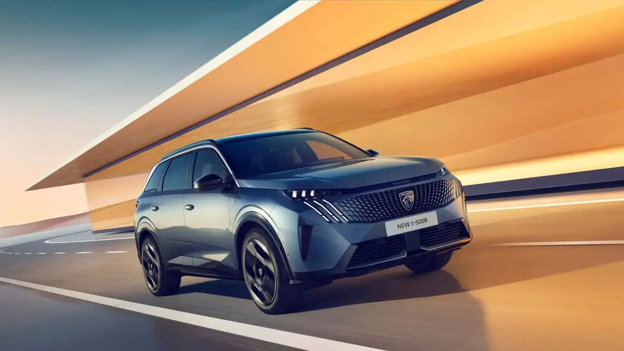 В Европе стартуют продажи Peugeot 5008 третьего поколения.