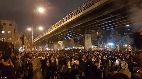 Британского посла задержали за организацию протестов в Тегеране.