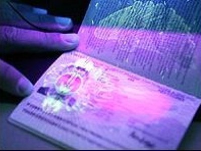 De la 28 aprilie, cetatenii moldoveni pot calatori in Europa fara viza doar in baza unui pasaport biometric.