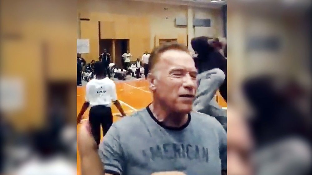 Нападение на Арнольда Шварценеггера попало на видео.