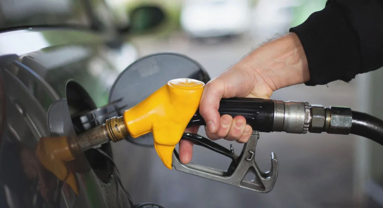 В Молдове продолжается рост цен на топливо: цена на бензин достигла отметки в 23 лея.