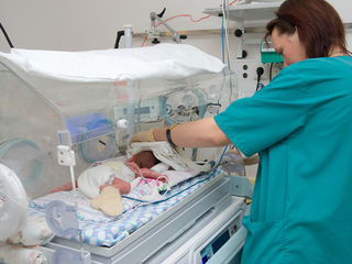 O gravidă și bebelușul ei a fost salvați de 28 de medici. Foto: blog.bebebliss.ro