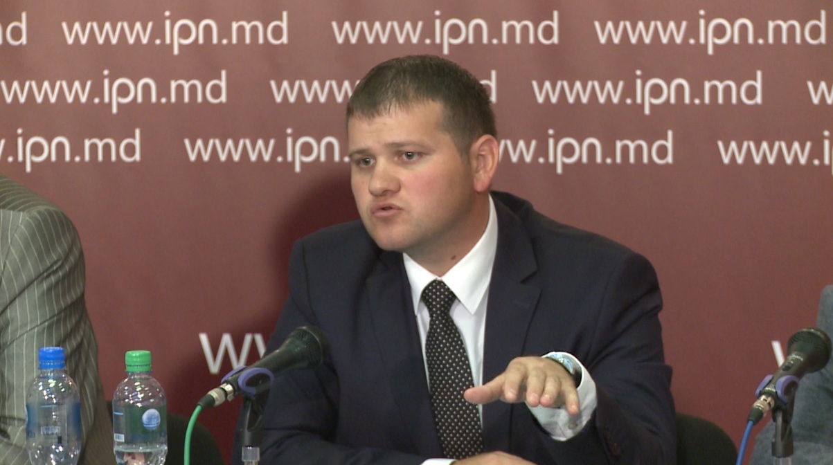 Валерий Мунтяну написал в своем блоге, что мэр столицы Дорин Киртоакэ является единственным политиком, доверие избирателей к которому выросло с 6,5% до 9,6 %.