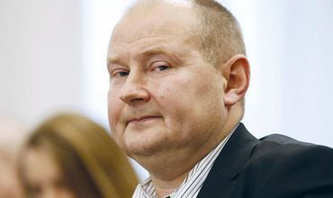 Judecătorul ucrainean prins cu mita în borcan, rămâne la Chişinău