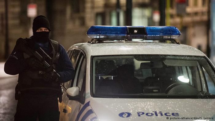 În urma unei razii antitero la Bruxelles poliţia belgiană a operat 16 arestări.
