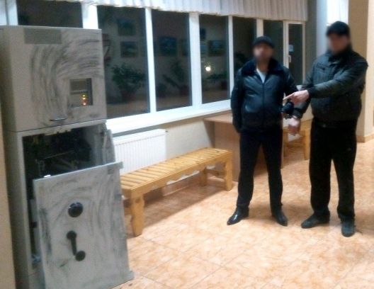 Cum au reusit sa fure peste 500 de mii de lei dintr-un bancomat din Edinet. Foto: protv.md