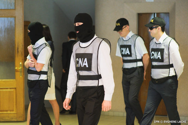 Primarul, doi viceprimari şi doi funcționari ai Primăriei Cimişlia sunt cercetaţi penal într-un dosar de corupţie. 