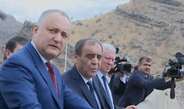 В рамках своего визита в Таджикистан президент республики Молдова Игорь Додон посетил Нурекскую ГЭС.
