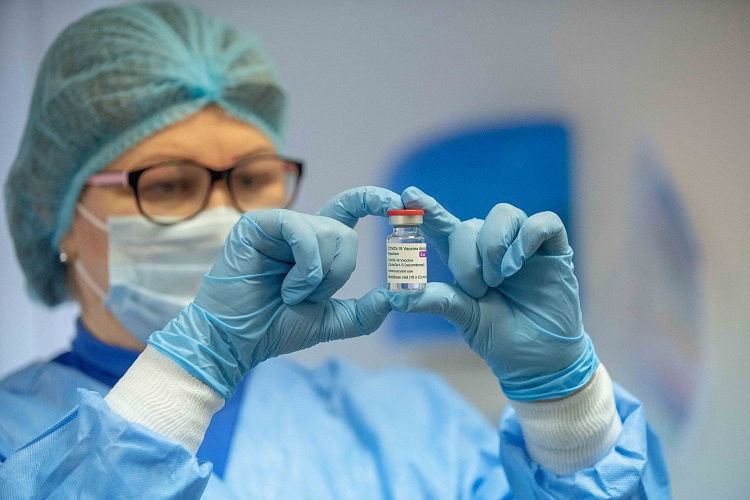 Директор больницы Вулканешт сообщила, что вакцина AstraZeneca есть, но желающих привиться мало.