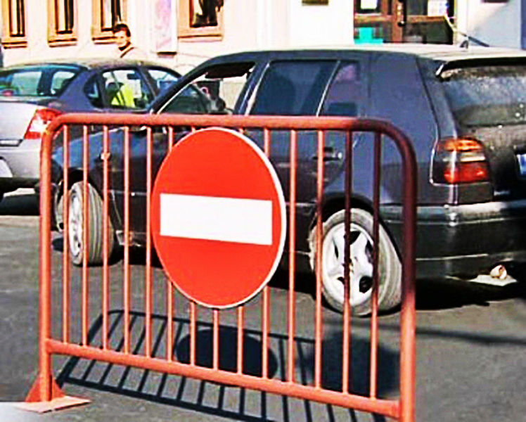 Traficul în oraş va fi restricționat.