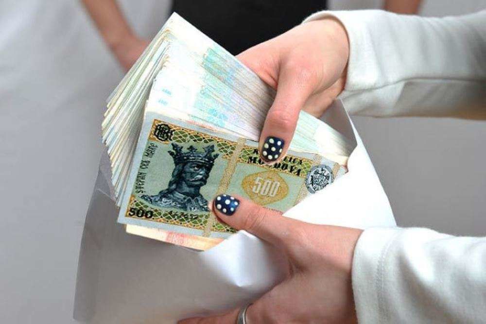 Зарплаты руководителей ASD выросли на 50%.