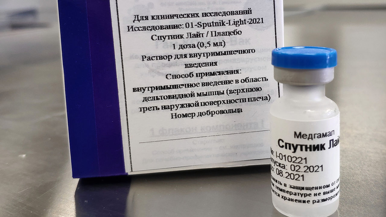 В Минздраве России рассказали, кому подойдет вакцина «Спутник Лайт».