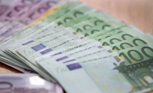 După uşoara depreciere de ieri, moneda unică europeană se apreciază vertiginos.