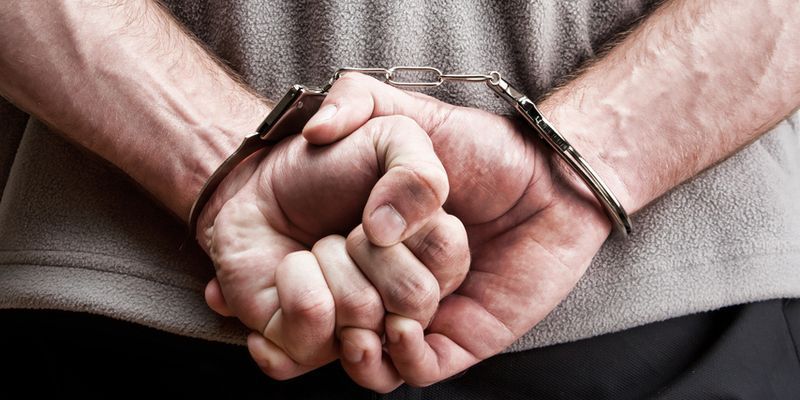 Обвиняемый угрожал собственной матери, требуя, чтобы та продала земельный участок и отдала ему все деньги.