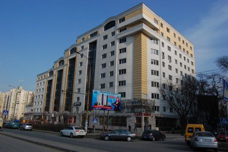Tragedie învăluită în mister. Un tânăr de 24 de ani a fost găsit mort în apartamentul în care locuia.