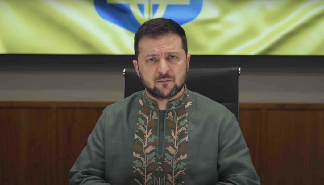 Зеленский: Надо бороться, пока не очистим нашу землю от российских войск.