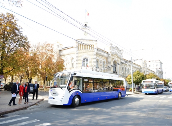 Repsonsabilul de la dispecerat afirma ca troleibuzul e in parc pentru verificari tehnice.