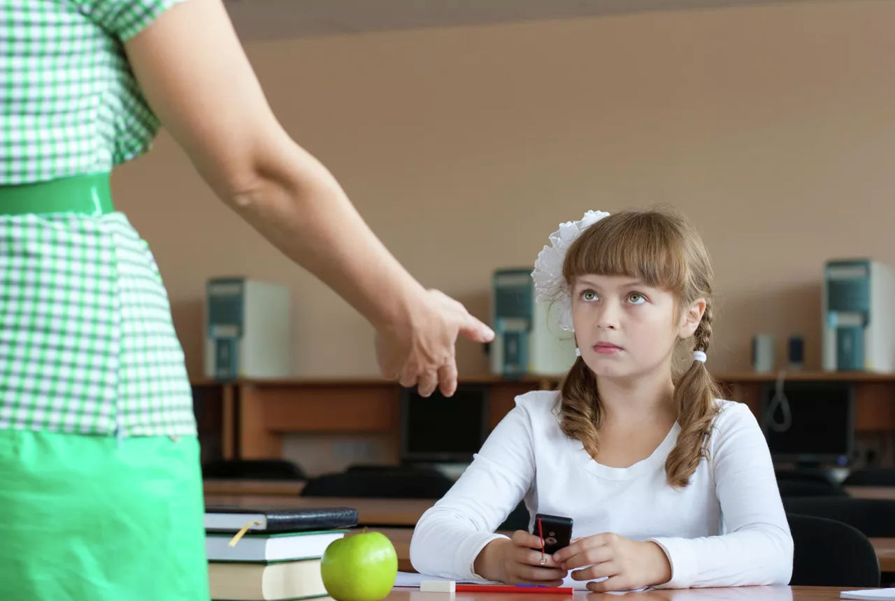 Ministerul Educației a pregătit un regulament privind condițiile de „confiscare” a telefoanelor în școli.
