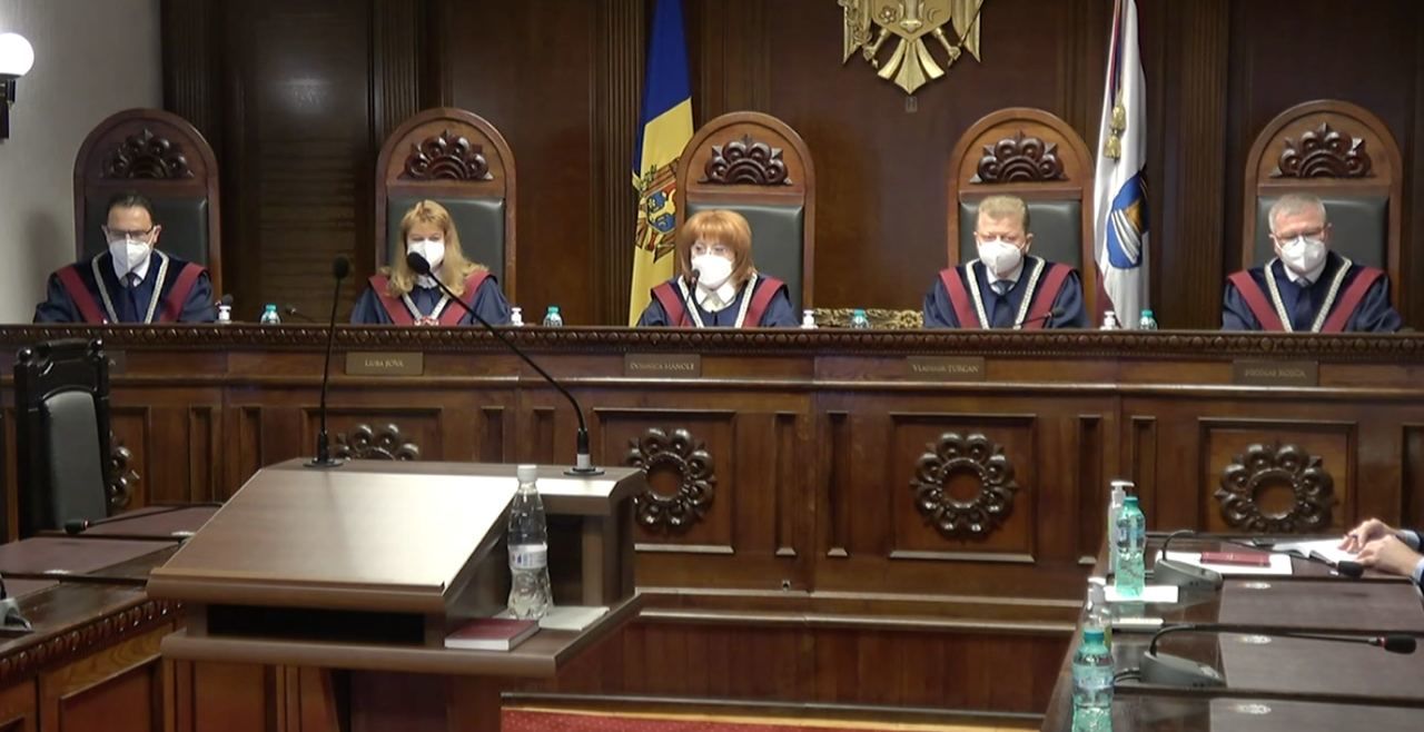 Представитель парламента в КС потребовал отвода одного из cудей.
