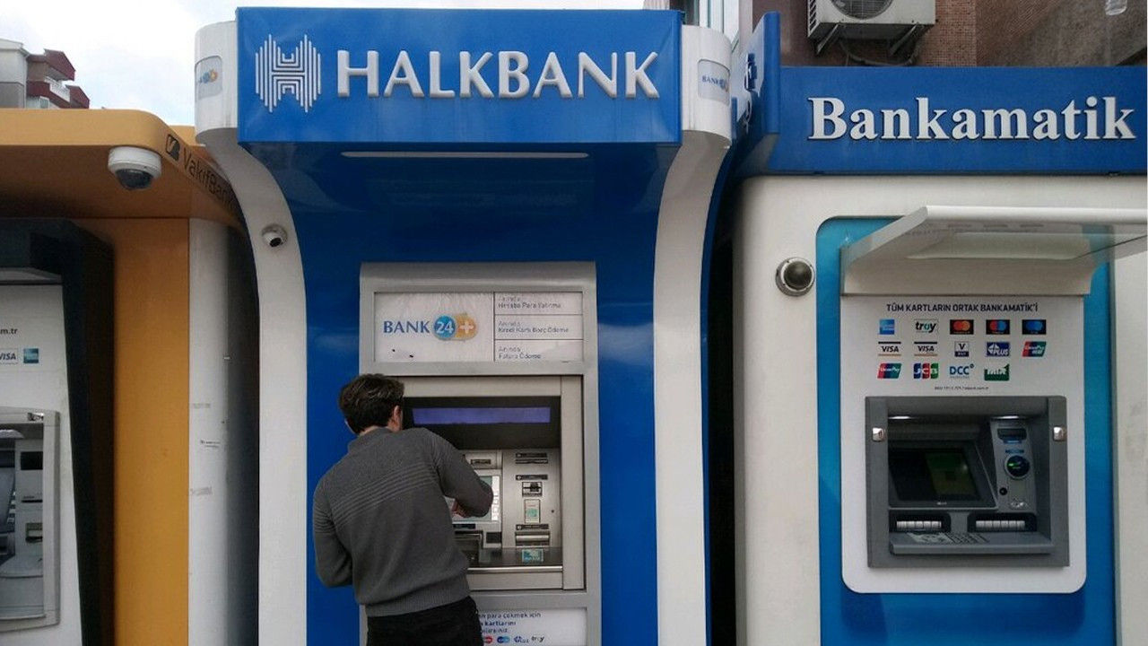 Три турецких госбанка перестали принимать карты "Мир".
