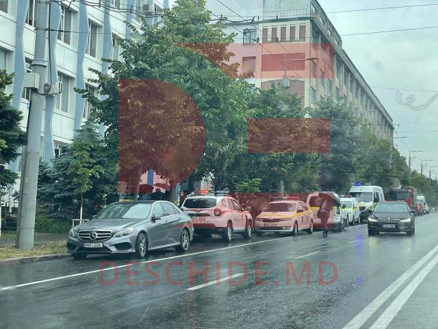 Здание суда на Буюканах эвакуировали из-за сообщения о бомбе.