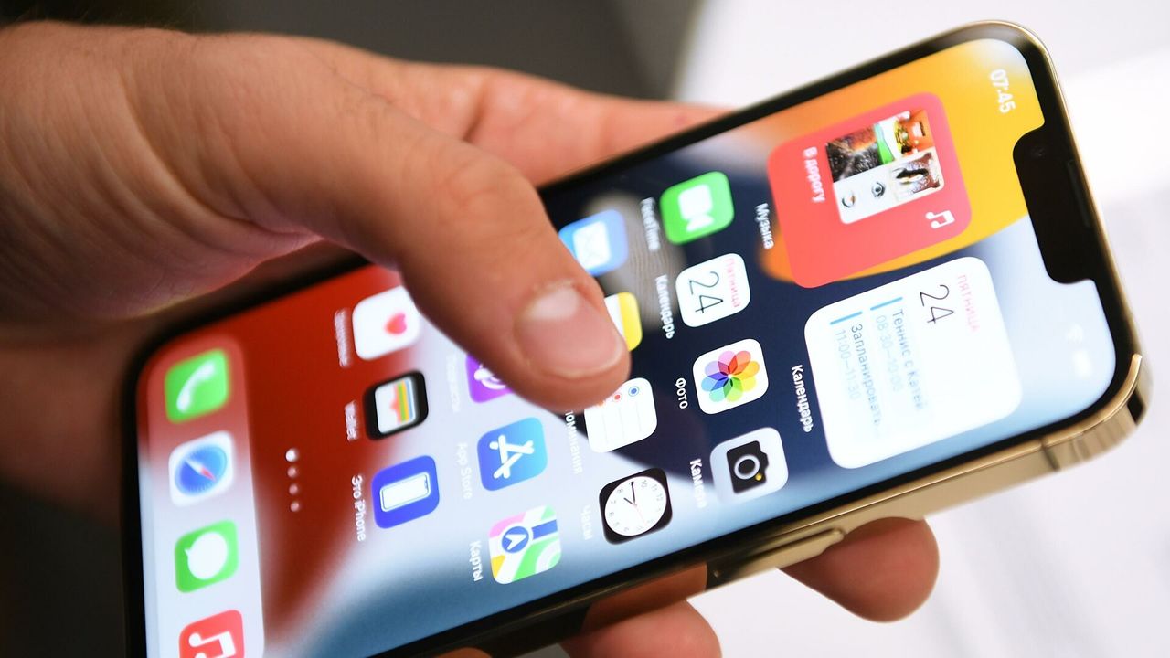 Пользователи новых iPhone жалуются на дефект экрана.