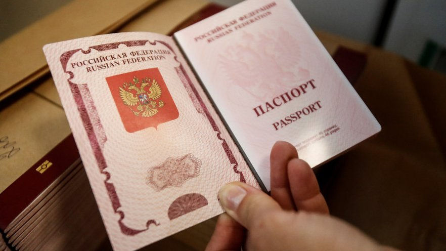 Власти Латвии обязали сдать экзамен по латышскому всех живущих в стране россиян.