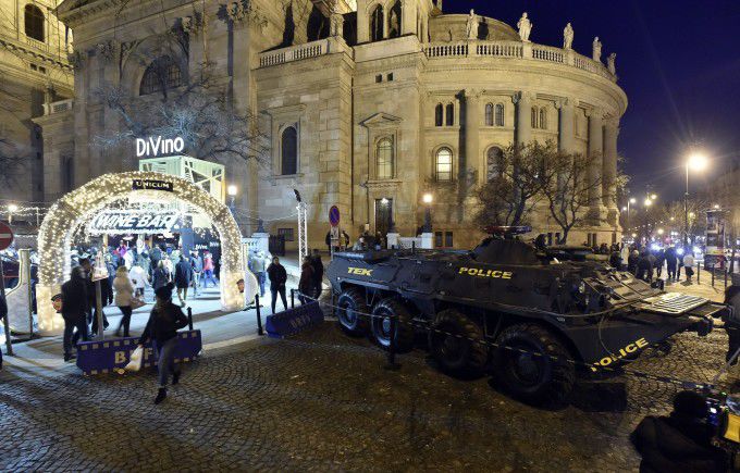 Blindate la Budapesta, pentru asigurarea securității târgurilor de Crăciun. Foto: protv.ro