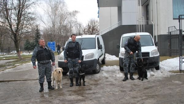 О факте задержания пограничники проинформировали сотрудников ГАИ. Водителя направили в районную больницу для проведения медицинского осмотра. Фото: newsmoldova