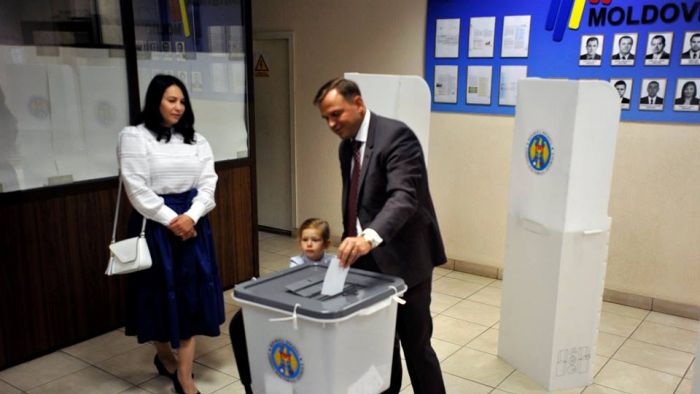 Кандидат в примары мун. Кишинэу Андрей Нэстасе подал несколько жалоб в ЦИК.