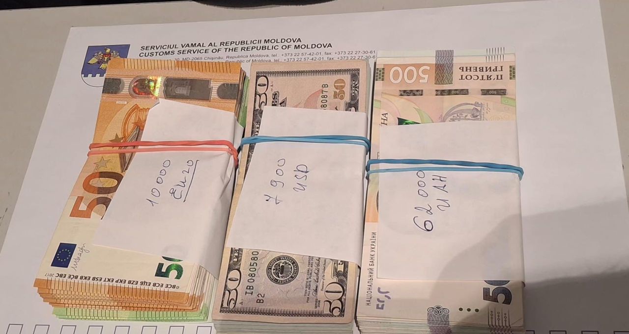 Două tentative de contrabandă cu valută, oprite pe Aeroportul Chișinău.
