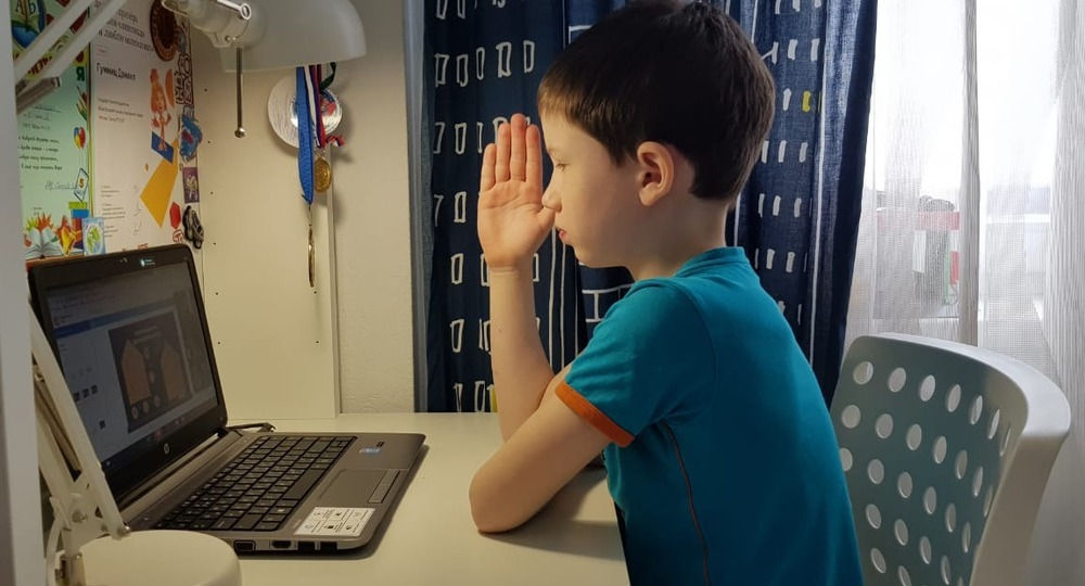 MEC dezminte informațiile potrivit cărora elevii ar urma să învețe online.