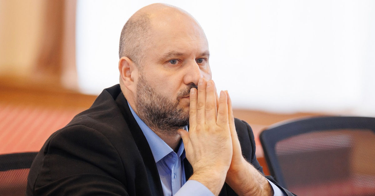 Глава Минэнерго указал в декларации 14 банковских счетов и 38 участков.