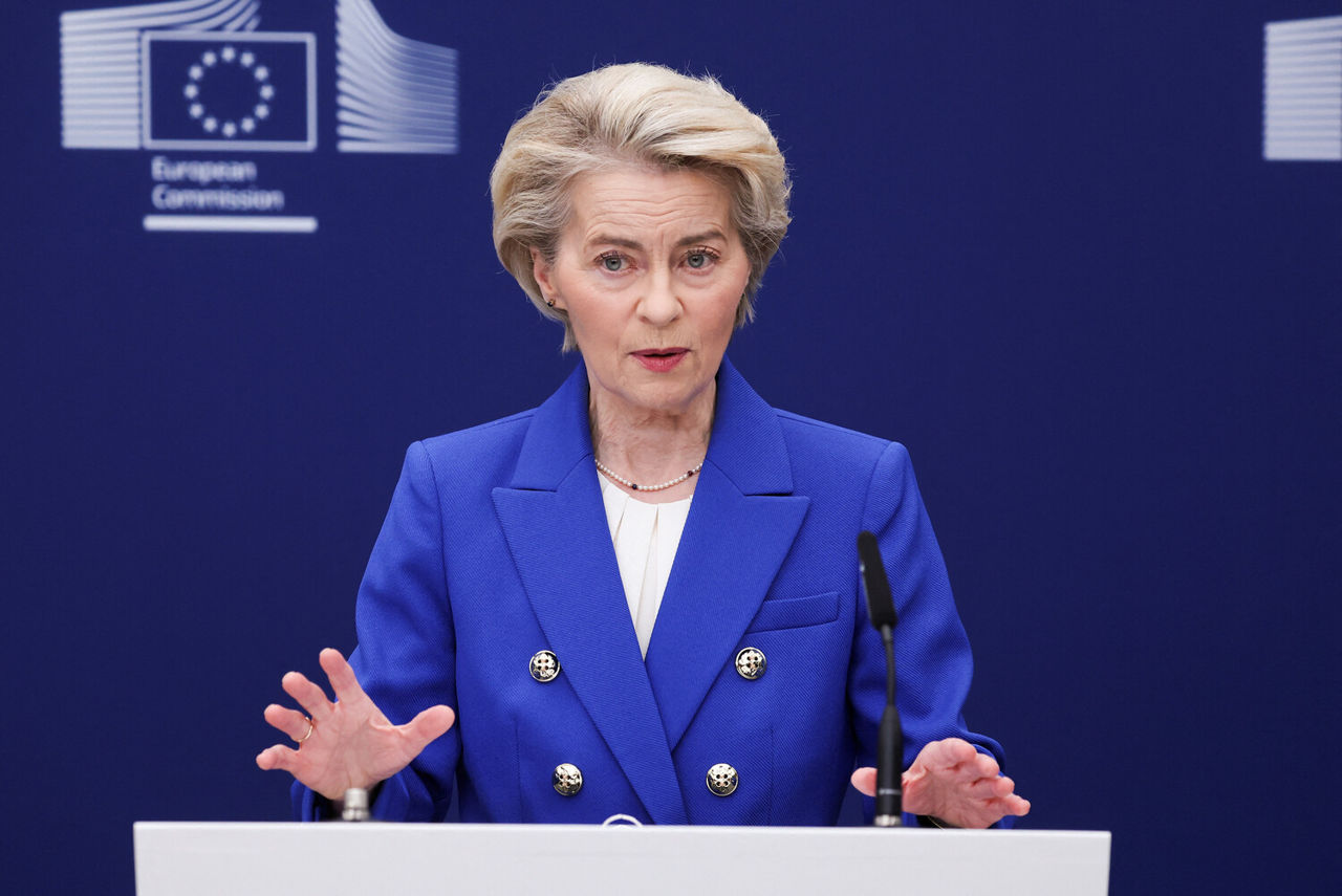 Глава Еврокомиссии призвала G7 к санкциям против России.