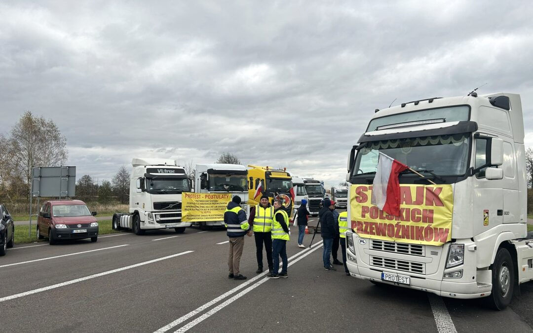 Польские перевозчики готовы ослабить блокирование границы с Украиной после обещаний властей.