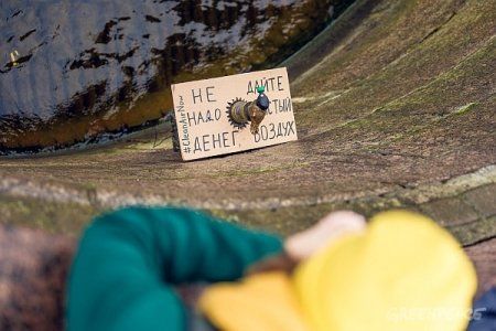 В Петербурге на Чижика-Пыжика надели противогаз.