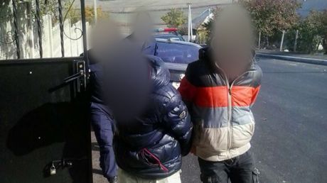 Doi tineri, aflaţi în căutare naţională, au fost prinşi de poliţiştii de frontieră Troițcoe în timp ce încercau să fugă din ţără. Foto: border.gov.md