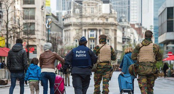 Poliția belgiană a arestat 16 persoane în operațiunile declanșate după atacurile de la Paris din 13 noiembrie.