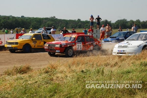 В Чадыр-Лунге в воскресенье, 17 июля, проходит второй этап чемпионата Республики Молдова по автокроссу.