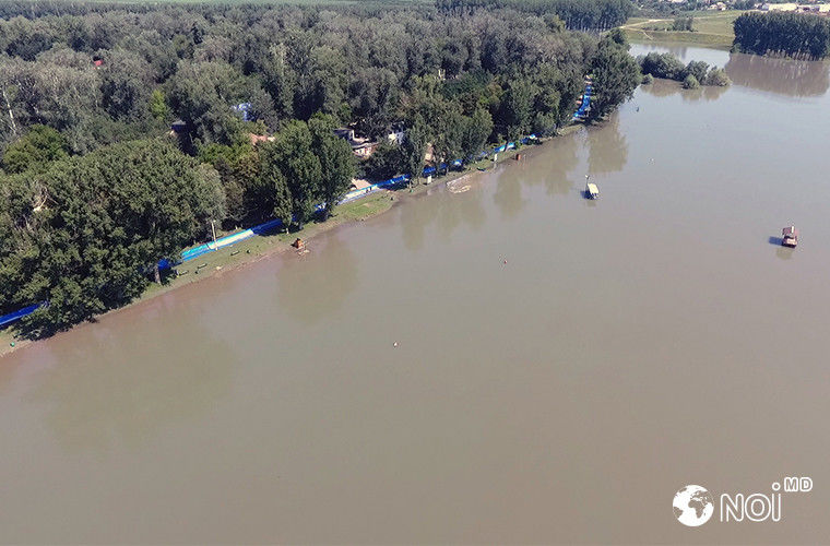 Под натиском воды: Наводнение в Вадул-луй-Водэ сняли с высоты.