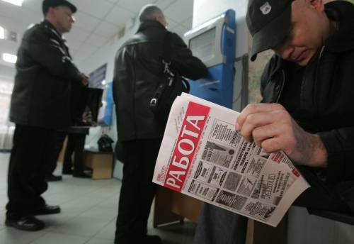 Немало безработных просто не регистрируется на бирже труда, поскольку они не верят в то, что смогут найти достойную работу.