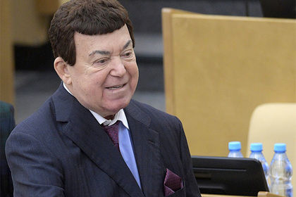 Кобзон поддержал пожелавшего отдать Крымский мост Ефремова.