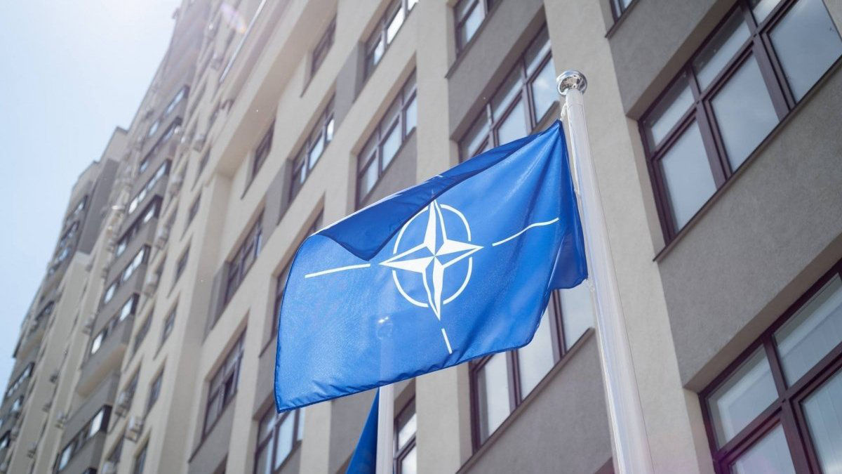 НАТО пока не готов возвращать дипломатов в Киев.