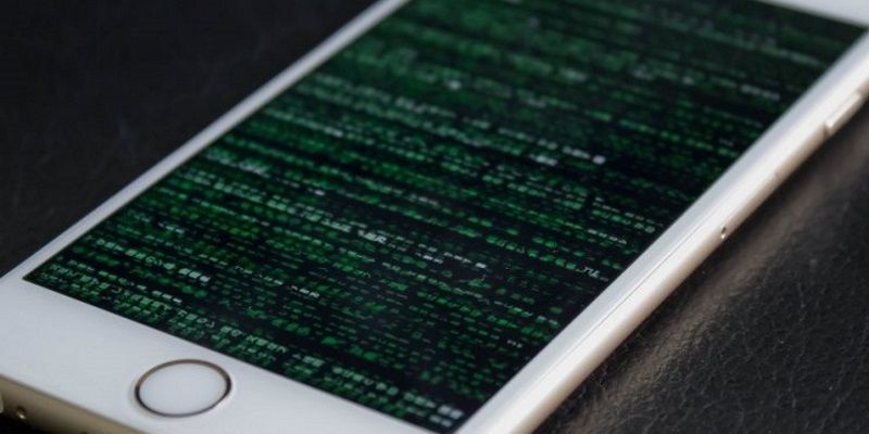 Несмотря на защиту, взломать iPhone под силу любому хакеру.