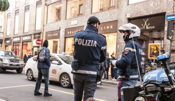 В Венеции 29-летний гражданин Молдовы был арестован местной полицией за то, что выдавал себя за гражданина Румынии. 