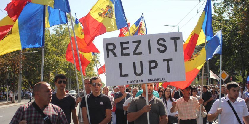 Sinteza protestului în imagini: Luați-vă mixtul, dați-ne miliardul. Foto: ZdG