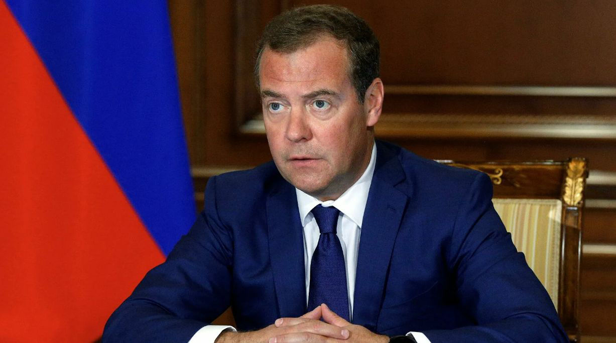 Медведев о статье Шольца: «Европа мельчает».